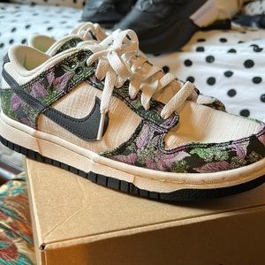 Size Women’s 7 1/2 Nike Dunk low NN Phantom Black - Lt Magenta Tapestry
